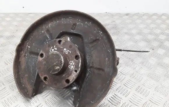 Rear wheel hub spindle/knuckle