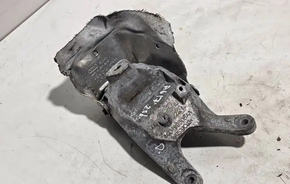 Engine mounting bracket