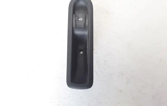 Renault Modus Electric window control switch 8200635069