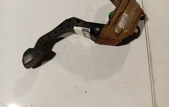 Volkswagen Polo IV 9N3 Clutch pedal 6q1721055AH