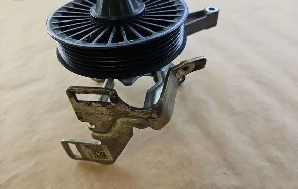 Mercedes-Benz GL X166 Generator/alternator belt tensioner A2782340039 2782340039