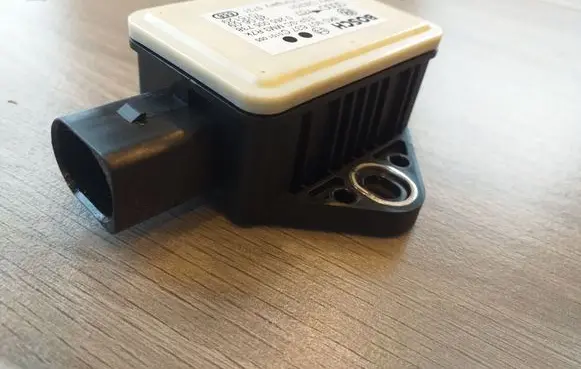 Audi A4 S4 B8 8K ESP acceleration yaw rate sensor 8K0907637C