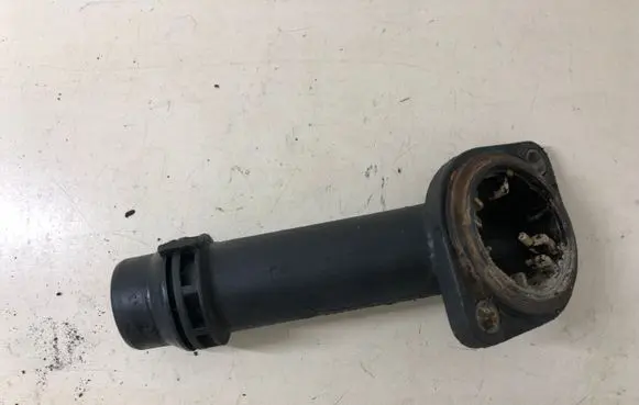 Audi A4 S4 B6 8E 8H Engine coolant pipe/hose 06B121121