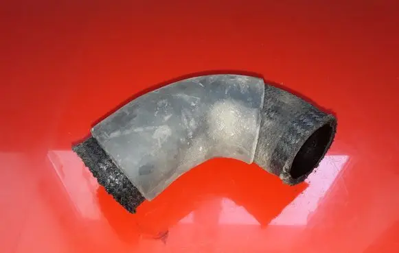 Hyundai Trajet Intercooler hose/pipe NOCODE