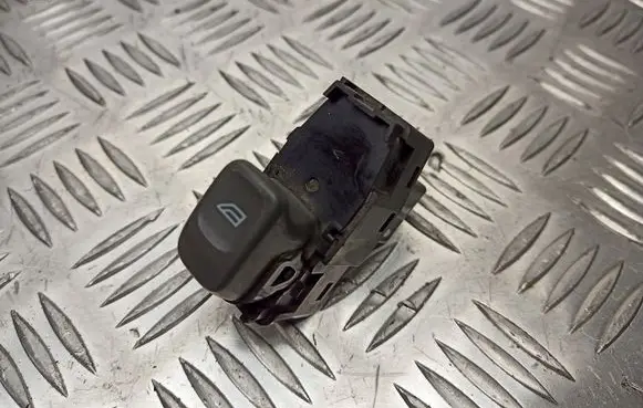Volvo V70 Quarter vent window switch 9472275