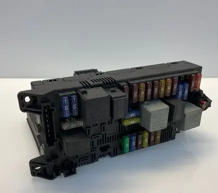 Mercedes-Benz E W211 Fuse module 2115453901 A2115453901