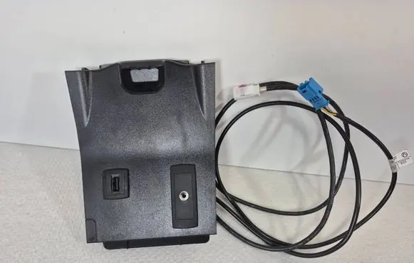 Mercedes-Benz B W246 W242 USB socket connector A2468230411 A2468201915 0524610034