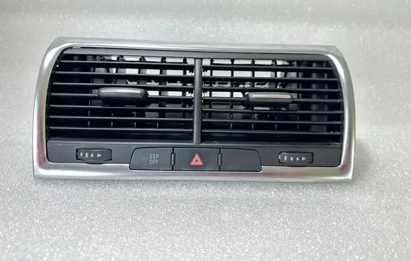 Audi Q7 4L Dash center air vent grill 4L0820951 191006 4L0820951P
