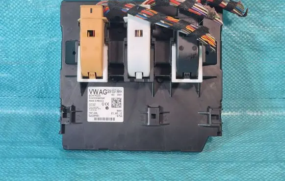 Volkswagen Jetta VI Comfort/convenience module 5K0937084H 5WG50401 5WK50254
