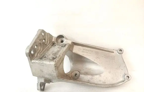 Volvo XC90 Gearbox mounting bracket 31370633