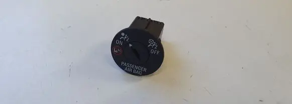 Opel Insignia A Passenger airbag on/off switch 