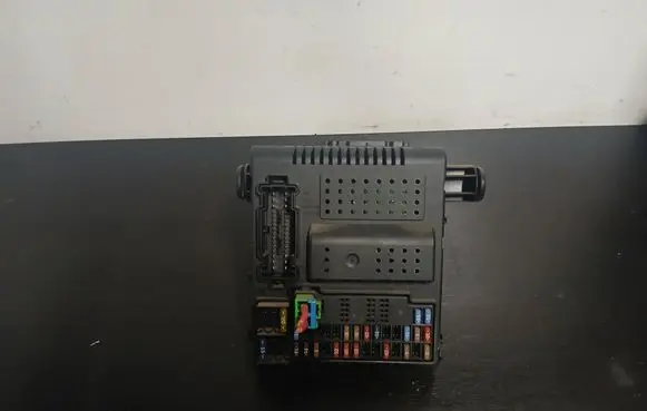 Volvo S60 Fuse module 30682981 12216069 00004608577