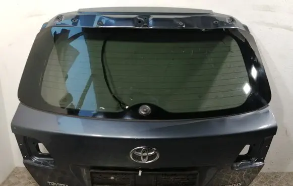 Toyota Avensis T270 Tailgate/trunk/boot lid 6700505100 6810505050