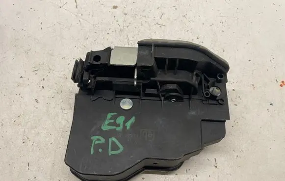 BMW 3 E90 E91 Front door lock 1806849877 1124