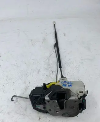 Opel Insignia A Front door lock 3023881