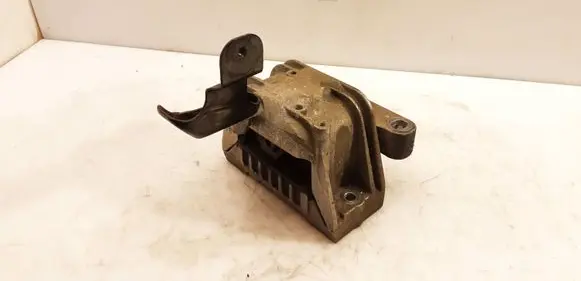 Volkswagen Touran I Engine mount bracket 1K0199262K