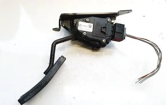 Opel Vectra B Accelerator throttle pedal 24402359 6pv008253-03
