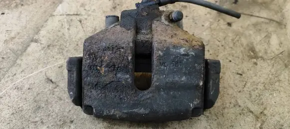 Volkswagen PASSAT CC Front brake caliper