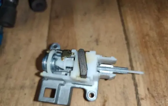 Jeep Cherokee III KJ Ignition lock