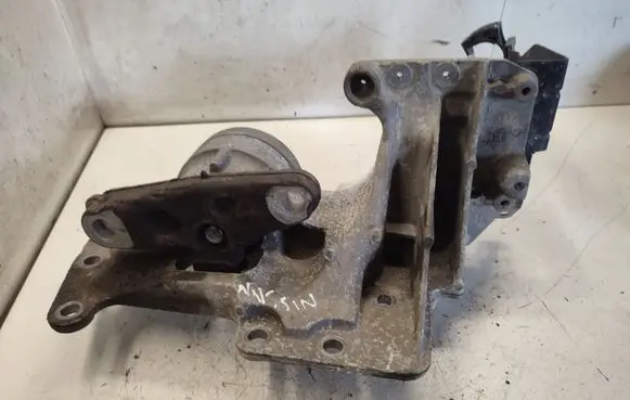 Nissan Qashqai Engine mount bracket 11220JD700