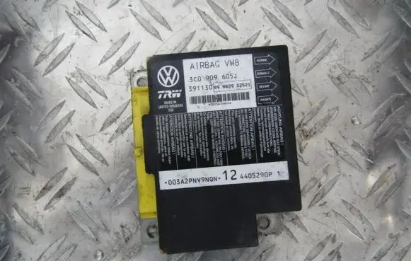 Volkswagen PASSAT B6 Airbag control unit/module 3c0909605j 39113009h029s2521