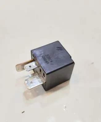 Maserati Ghibli Fuel pump relay B047