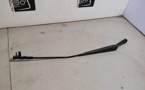 Skoda Octavia Mk2 (1Z) Front wiper blade arm 1Z1955410A
