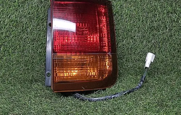 Nissan Elgrand Rear/tail lights