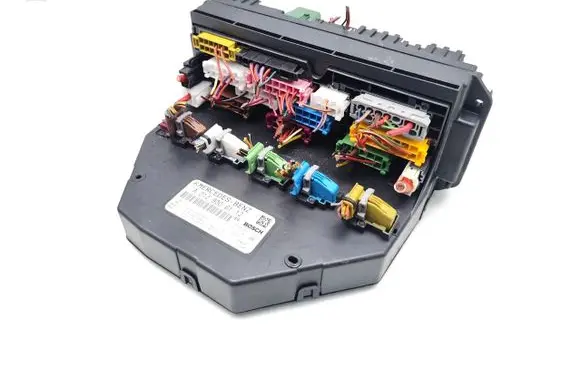 Mercedes-Benz CLS C218 X218 Fuse module A2129006112 A1219025405 A2129015404
