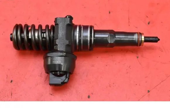 Volkswagen Golf IV Fuel injector 038130073AJ