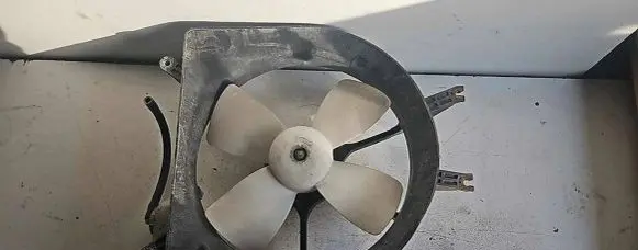 Honda HR-V Radiator cooling fan shroud
