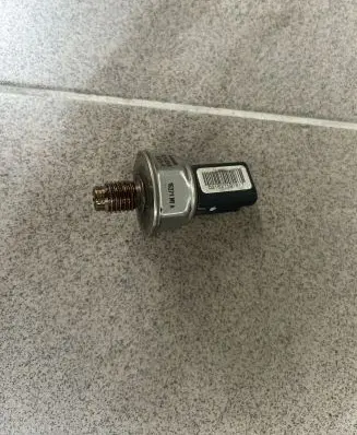 Peugeot 508 Fuel pressure sensor 9814383880