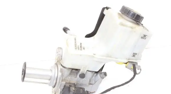 Volkswagen Golf VII Master brake cylinder