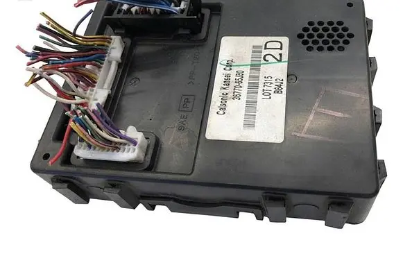 Suzuki Grand Vitara II Central body control module 3677065J30