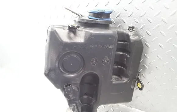 Windshield washer fluid reservoir/tank