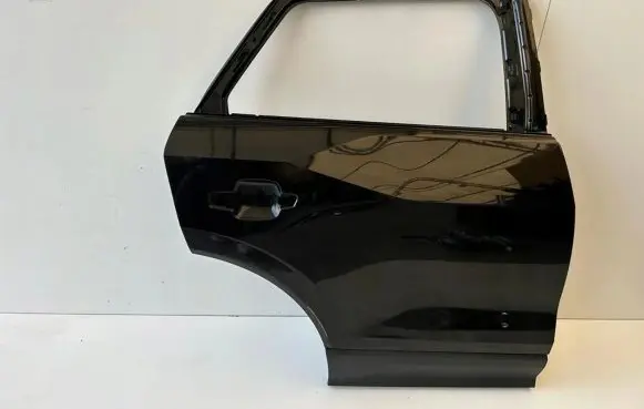 Audi Q2 - Rear door