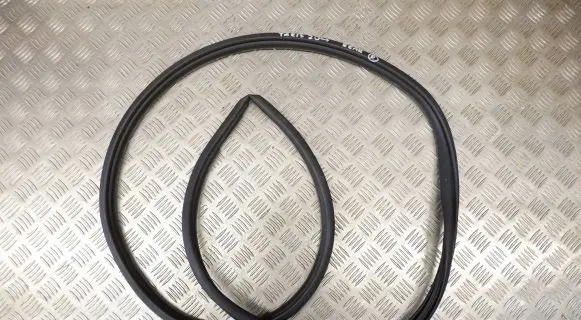 Toyota Yaris XP210 Trunk rubber seal (body) 62331K0010