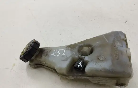 Brake fluid reservoir