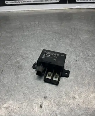 Mercedes-Benz E W210 Charging relay A0025423819 V23132A2001X14