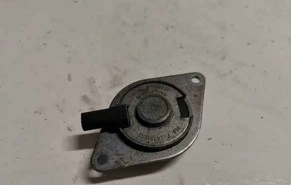 Buick Encore I Valve oil control 55562223