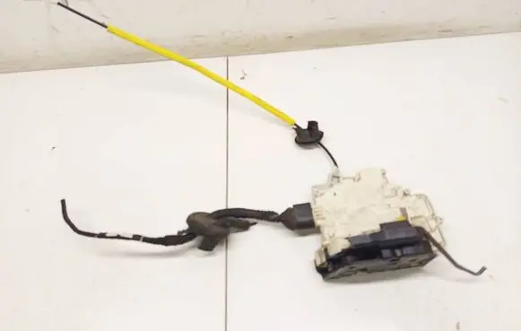 Audi A6 S6 C6 4F Rear door lock 4f0839015