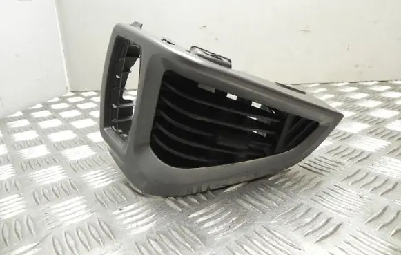 Rear air vent grill
