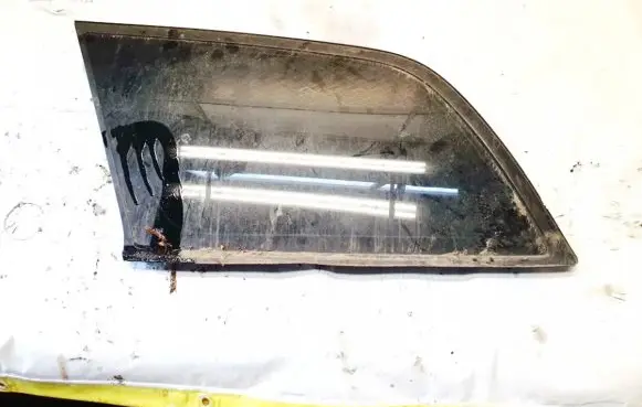 Toyota Avensis T250 Rear side window