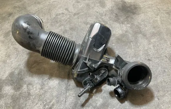 Land Rover Evoque II Turbo air intake inlet pipe/hose L8D29C623AD 1287958S01