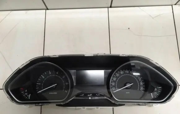 Peugeot 208 Speedometer (instrument cluster) 9822621180