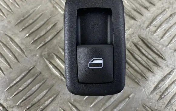 Jeep Cherokee Electric window control switch P68214156AC