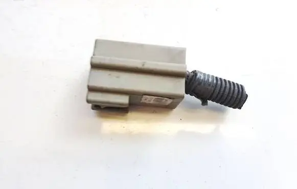 Opel Zafira B Coolant fan relay 13178656