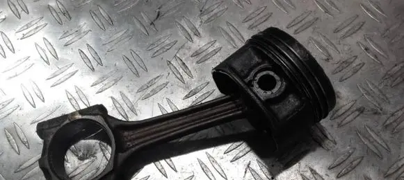 Volkswagen Golf IV Piston with connecting rod
