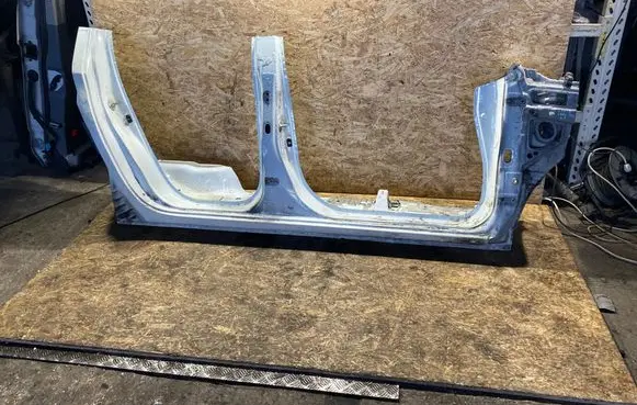 Mitsubishi L200 Sill 
