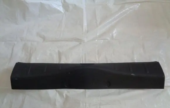 Trunk/boot sill cover protection